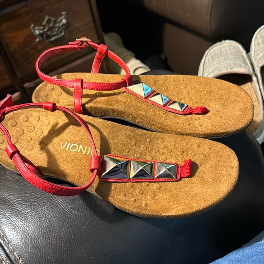 Vionic Womens Nala Sandals, Red size 10